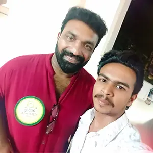 Artist Aadi, Kerala's best graphic design tutor, poses for a selfie with Mollywood actor Kottayam Nazeer.